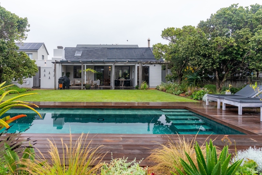 4 Bedroom Property for Sale in Lake Michelle Western Cape